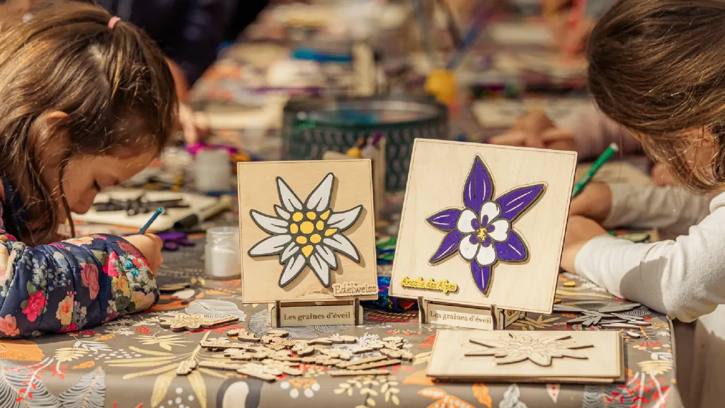 Ateliers de création de fleurs de montagne en bois