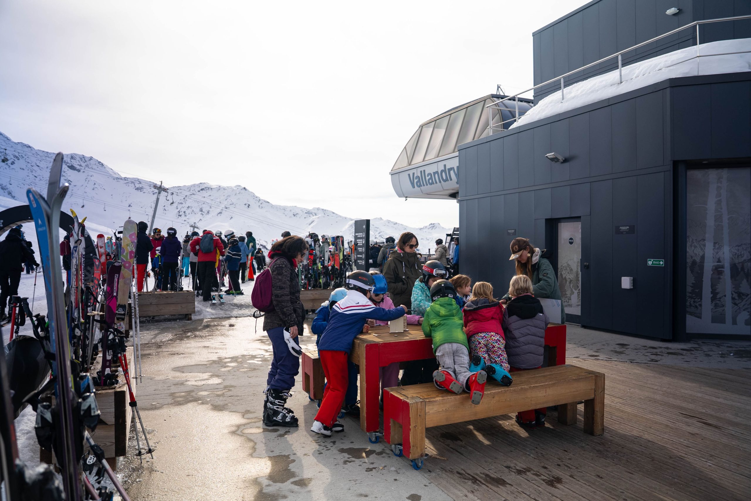Les Graines d'éveil propose des animations créatives au coeur des domaines skiables : terasses panoramiques, espaces ludiques ou espaces détentes. Chaque création est gravée pour la station de ski.
